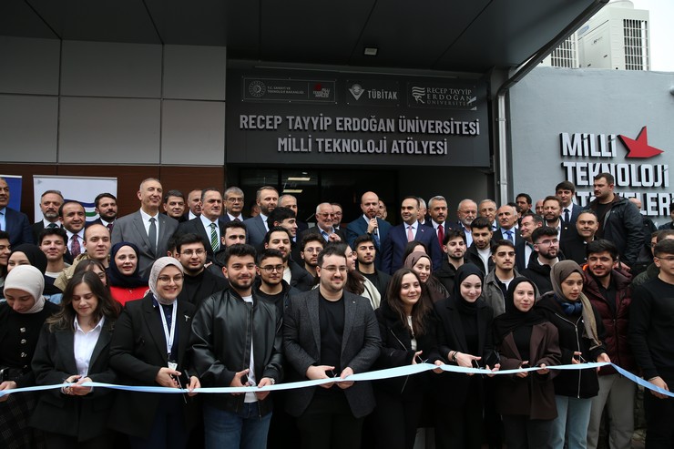 sanayi-ve-teknoloji-bakani-mehmet-fatih-kacir-recep-tayyip-erdogan-universitesinin-kurulusunun-20-yil-donumunde-10.jpg