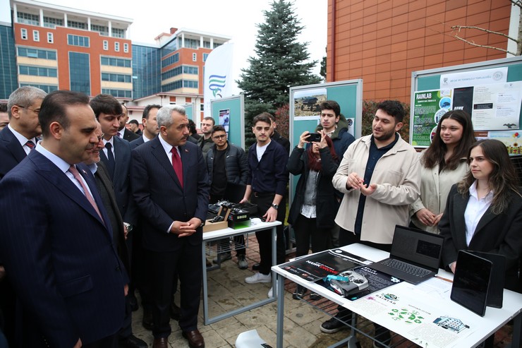 sanayi-ve-teknoloji-bakani-mehmet-fatih-kacir-recep-tayyip-erdogan-universitesinin-kurulusunun-20-yil-donumunde-8.jpg