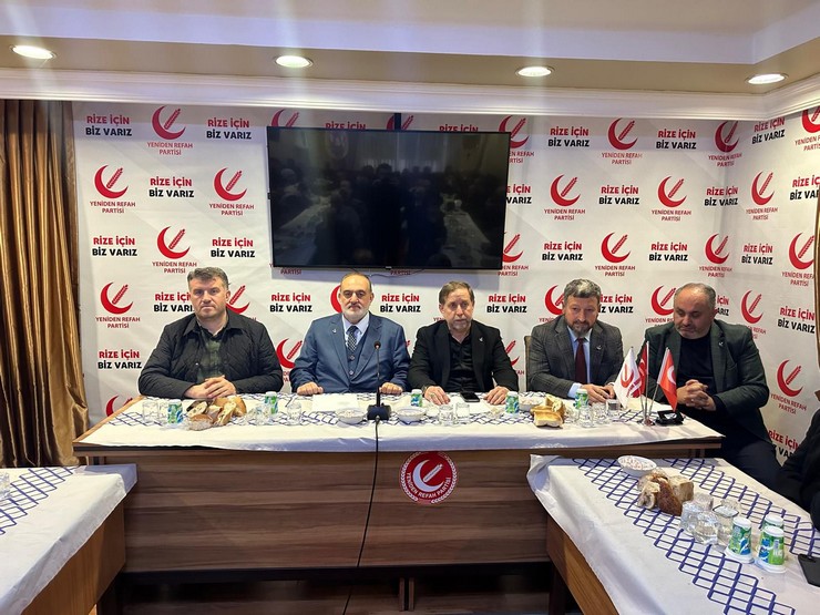yeniden-refah-partisi-rize-il-baskanligi-aylik-il-divan-toplantisini-genis-katilimli-bir-iftar-programi-ile-gerceklestirdi-5.jpg