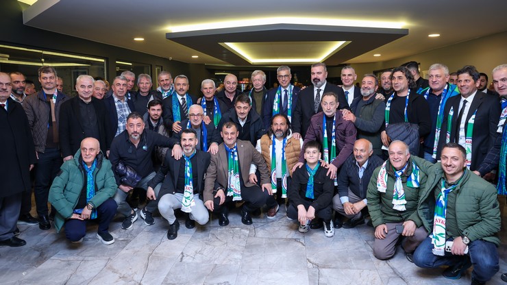 bir-dizi-inceleme-ve-ziyaret-icin-memleketi-rizeye-gelen-saglik-bakani-prof-dr-kemal-memisoglu-caykur-rizespor-kulubunun-duzenledigi-iftar-programina-katildi-1.jpg