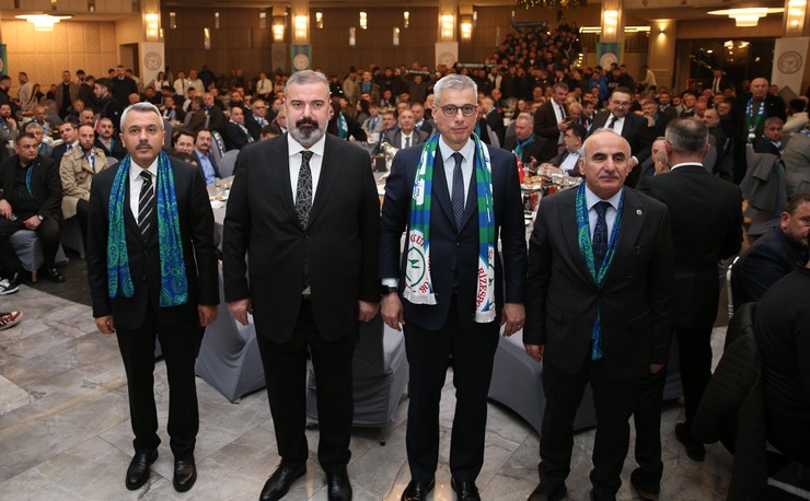 bir-dizi-inceleme-ve-ziyaret-icin-memleketi-rizeye-gelen-saglik-bakani-prof-dr-kemal-memisoglu-caykur-rizespor-kulubunun-duzenledigi-iftar-programina-katildi-13.jpg