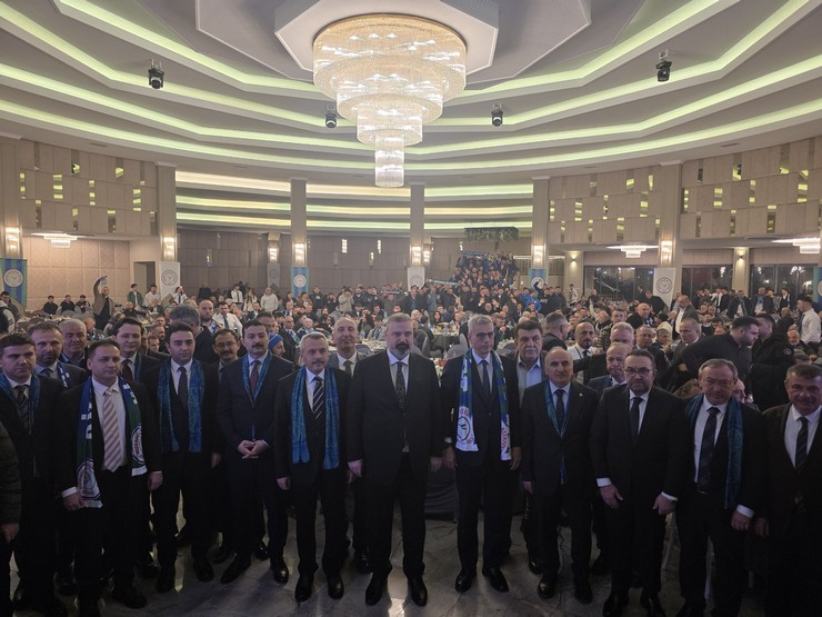 bir-dizi-inceleme-ve-ziyaret-icin-memleketi-rizeye-gelen-saglik-bakani-prof-dr-kemal-memisoglu-caykur-rizespor-kulubunun-duzenledigi-iftar-programina-katildi-15.jpg