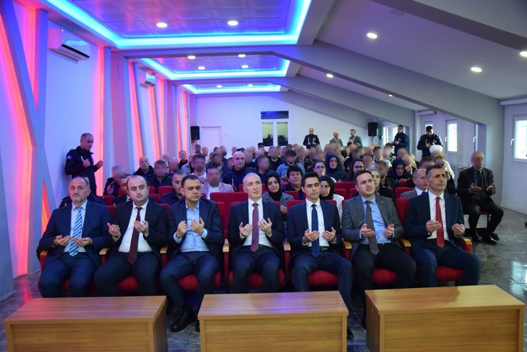 trabzon-e-tipi-kapali-ceza-infaz-kurumunda-hafizlik-egitimini-basariyla-tamamlayan-2-hukumlu-icin-hafizlik-icazet-toreni-duzenlendi-1.jpg