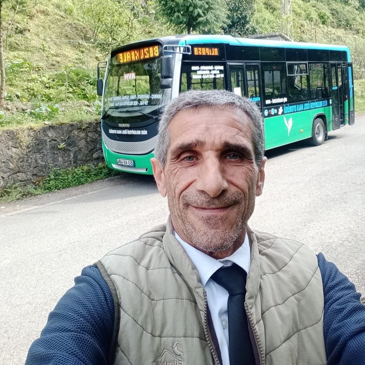 rizede-evinin-balkonundan-dusen-yaklasik-40-yillik-halk-otobus-soforu-aslan-uzunoglu-hayatini-kaybetti-3.jpg