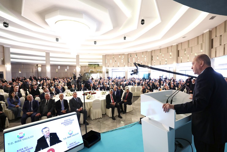 cumhurbaskani-recep-tayyip-erdoganin-rizeli-vatandaslarla-bayramlasma-programinda-konusmasi-2.jpg