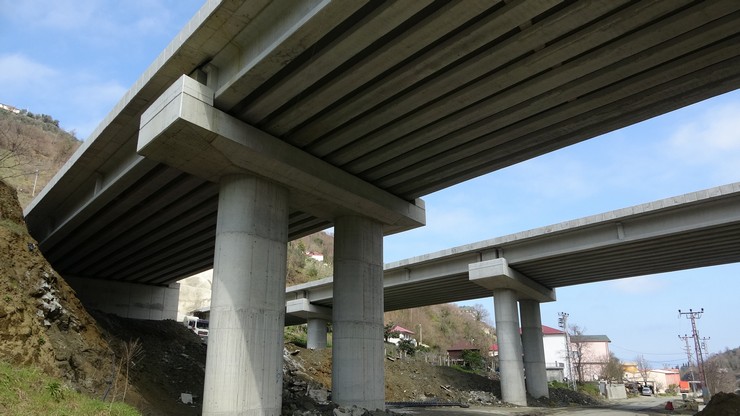 trabzonda-sehir-ici-ve-transit-trafigi-rahatlatmak-amaciyla-hayata-gecirilen-guney-cevre-yolu-projesinde-calismalar-suruyor-7.jpg