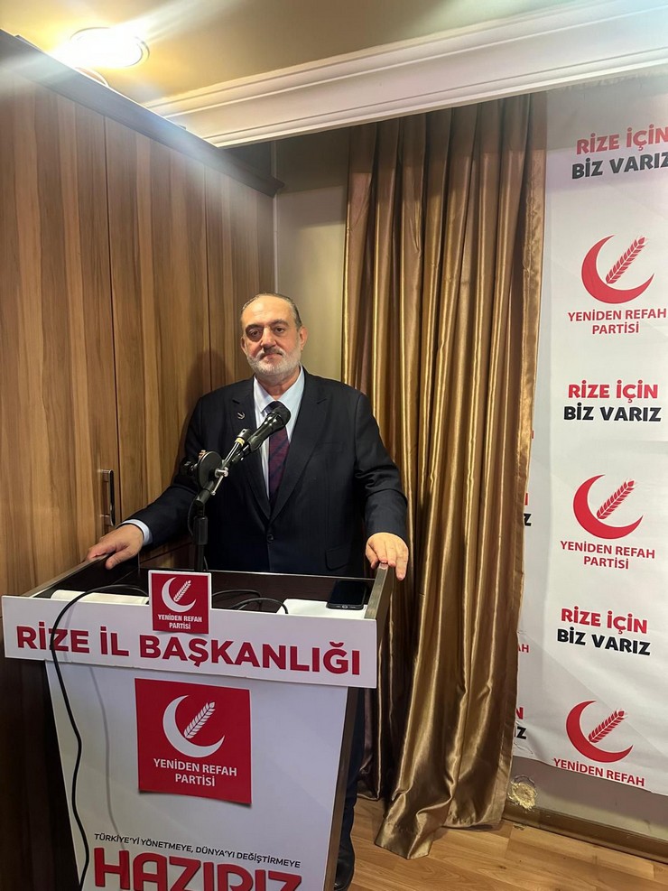 yeniden-refah-partisi-rize-il-teskilati-ramazan-bayrami-vesilesiyle-il-binasinda-duzenlenen-bayramlasma-toreninde-partililer-ve-vatandaslarla-bir-araya-geldi-6.jpg