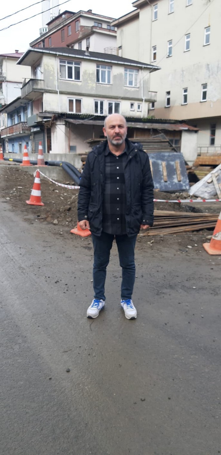 rize-gundogduda-6-ay-once-yikilan-ic-koprunun-bir-turlu-tamamlanamamasi-bolgeyi-adeta-felc-etti-gundogdu-esnaf-ve-sanatkarlar-odasi-baskani-cemalettin-sak-esnaf-kan-a-3.jpg