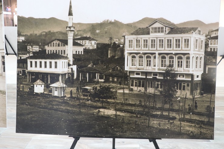 rizede-62-kutuphane-haftasi-etkinlikleri-kapsaminda-gecmisin-pesinde-rize-hatirasi-fotograf-sergisi-acildi-10.jpg