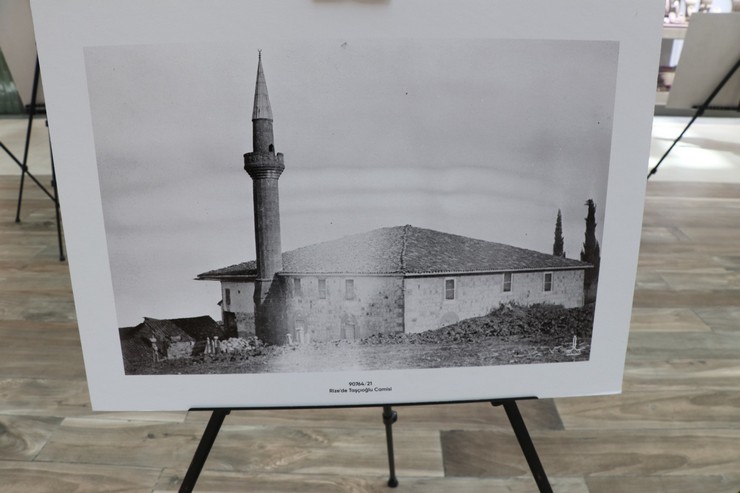 rizede-62-kutuphane-haftasi-etkinlikleri-kapsaminda-gecmisin-pesinde-rize-hatirasi-fotograf-sergisi-acildi-3.jpg