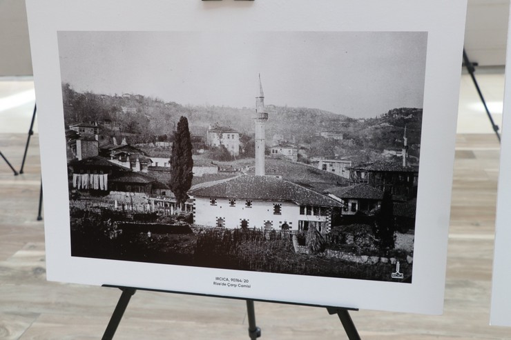 rizede-62-kutuphane-haftasi-etkinlikleri-kapsaminda-gecmisin-pesinde-rize-hatirasi-fotograf-sergisi-acildi-6.jpg