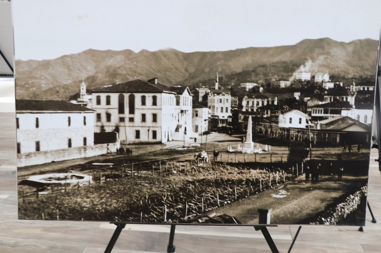 rizede-62-kutuphane-haftasi-etkinlikleri-kapsaminda-gecmisin-pesinde-rize-hatirasi-fotograf-sergisi-acildi-7.jpg