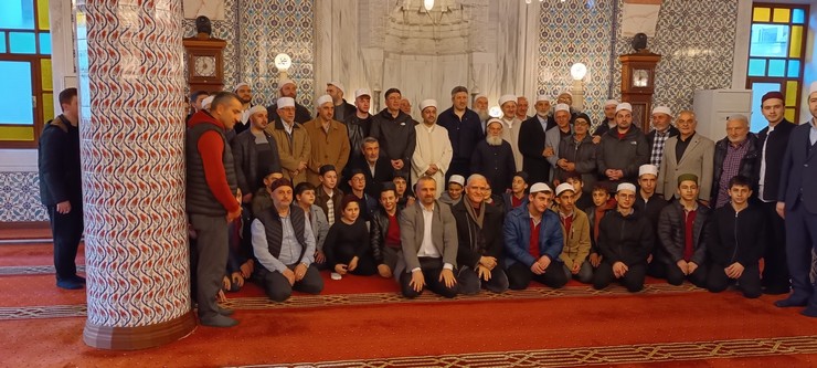 rizenin-guneysu-ilcesi-sehirlerin-kalbi-camilerde-bulusuyoruz-projesi-kapsaminda-duzenlenen-anlamli-bir-sabah-namazi-bulusmasina-ev-sahipligi-yapti-16.jpg