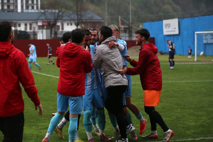 pazarspor-nesine-3-lig-28-haftasinda-sahasinda-tch-group-zonguldak-spor-futbol-kulubu-a-s-ile-3-3-berabere-kaldi-3.jpg