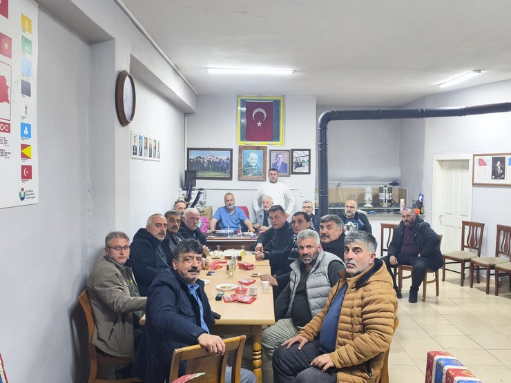 rize-merkezde-birbirine-komsu-21-koy-ve-mahalle-guclerini-birlestirmek-ve-ortak-hedefler-dogrultusunda-hareket-etmek-amaciyla-tuglali-koyu-muhtari-halis-temizelin-ev-s.jpg
