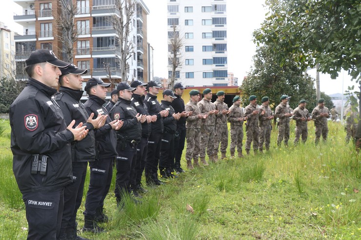 rizede-turk-polis-teskilatinin-181-kurulus-yil-donumu-etkinlikleri-kapsaminda-sehitler-icin-anma-programi-duzenlendi-3.jpg