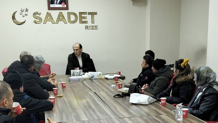 saadet-partisi-rize-il-baskani-av-muhammet-kacar-caykur-bunyesinde-calisan-ve-yeni-duzenlenen-kadro-duzenlemesiyle-ilgili-endise-tasiyan-iscilerle-bir-araya-geldi-2.jpg