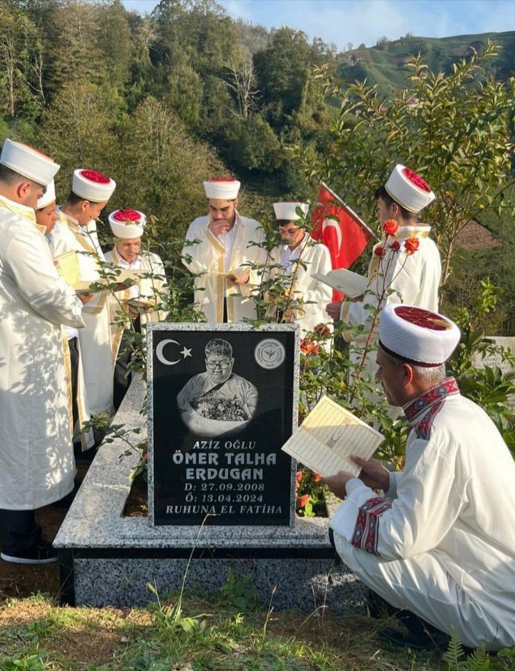rizede-genc-yasta-hayata-veda-eden-omer-talha-erdogan-dualarla-anildi-1.jpg