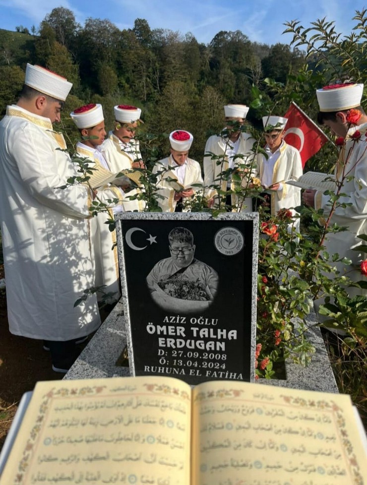 rizede-genc-yasta-hayata-veda-eden-omer-talha-erdogan-dualarla-anildi-2.jpg
