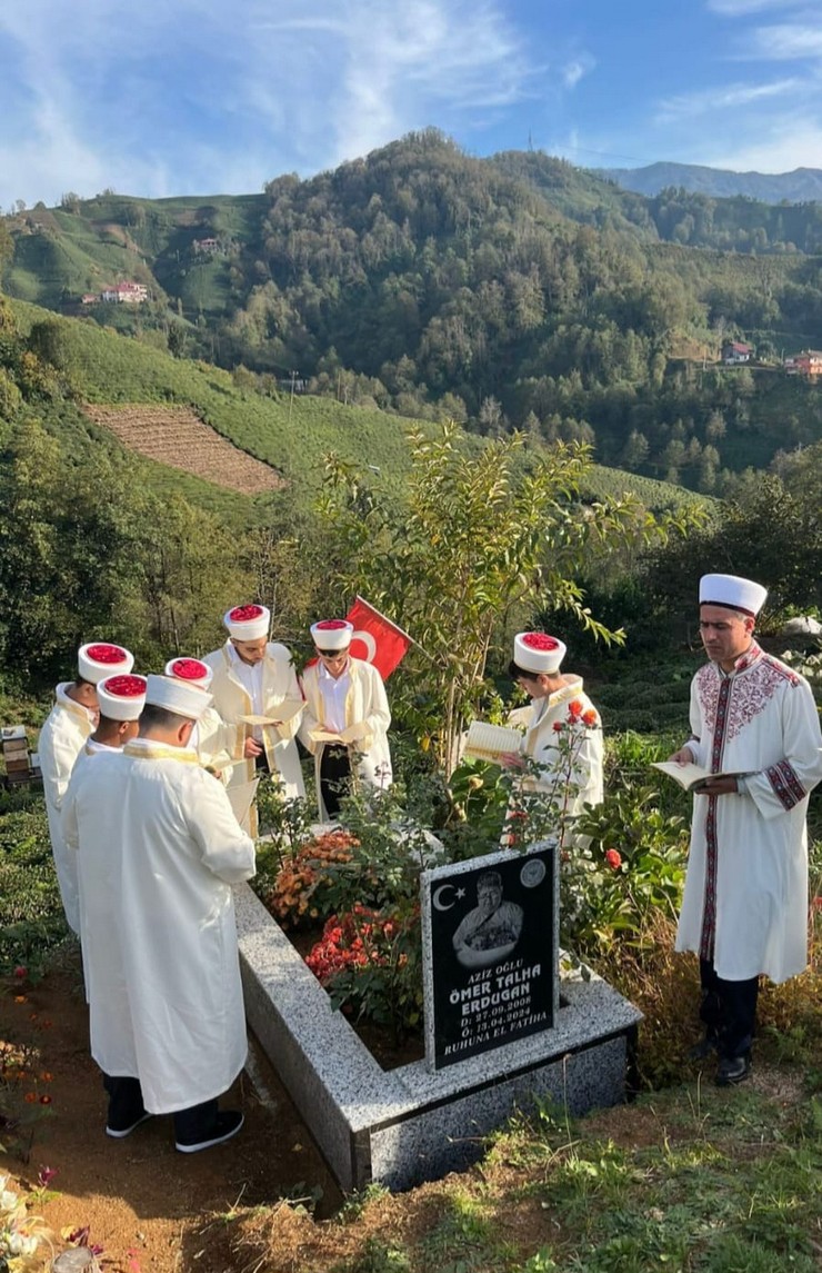 rizede-genc-yasta-hayata-veda-eden-omer-talha-erdogan-dualarla-anildi-7.jpg