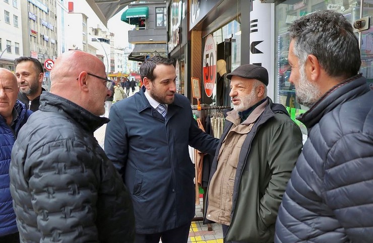 ak-parti-rize-merkez-ilce-baskani-burak-ak-gerceklestirdikleri-saha-calismasi-ve-esnaf-ziyaretlerinde-5.jpg