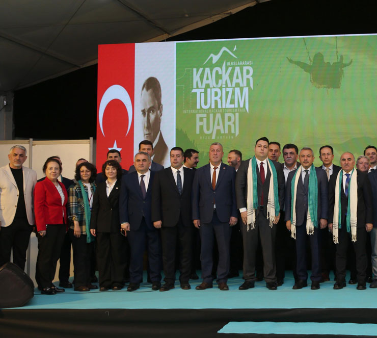 rize-ve-artvin-valiligince-bu-yil-ilk-kez-duzenlenen-uluslararasi-kackar-turizm-fuari-basladi-001.jpg