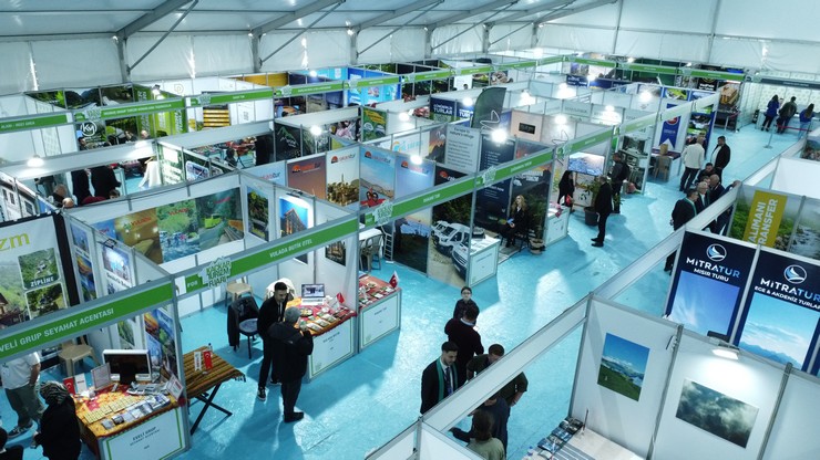 uluslararasi-kackar-turizm-fuari-rize-ve-artvinin-ortak-potansiyelini-vitrine-cikardi-15.jpg