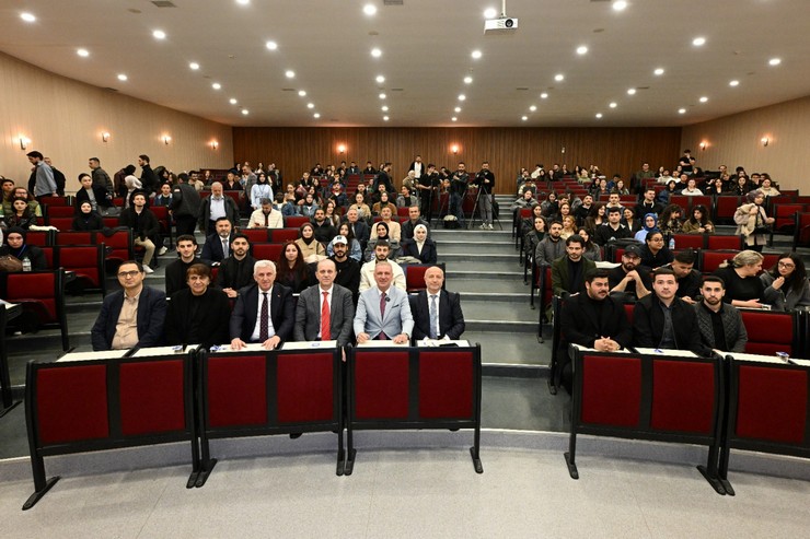 cumhurbaskani-basdanismani-saral-trabzonda-universite-ogrencileriyle-bir-araya-geldi-1.jpg
