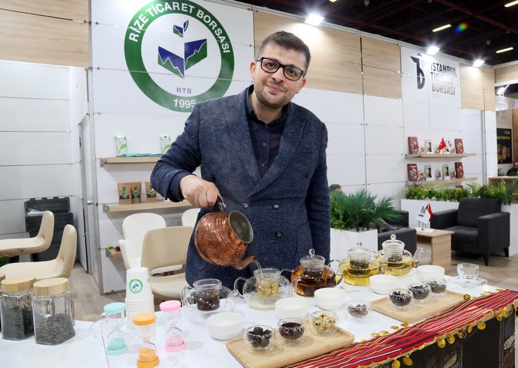 rize-cay-arastirma-ve-uygulama-merkezi-caymer-tarafindan-sinirli-miktarda-uretilen-beyaz-cay-kilogrami-40-bin-tlden-satiliyor-4.jpg