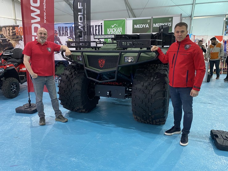 makine-muhendisleri-murat-toygar-ve-ertan-kosar-rusyada-deneyimleme-imkani-bulduklari-dev-arazi-araci-atvyi-turkiyeye-getiremeyince-2-yil-suren-ar-ge-calismasinin-5.jpg