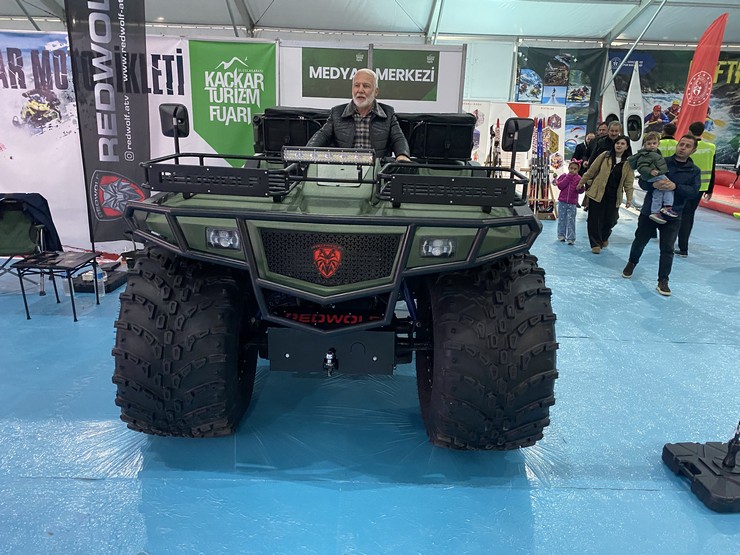 makine-muhendisleri-murat-toygar-ve-ertan-kosar-rusyada-deneyimleme-imkani-bulduklari-dev-arazi-araci-atvyi-turkiyeye-getiremeyince-2-yil-suren-ar-ge-calismasinin.jpg