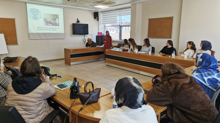 rizede-anne-sutu-ve-emzirme-danismanligi-egitimi-gerceklestirildi-6.jpg