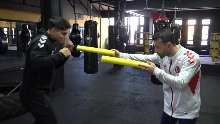 rizede-duzenlenecek-olan-u23-erkekler-kadinlar-turkiye-boks-sampiyonasi-icin-hazirlanan-alperen-yilmaz-sehrini-en-iyi-sekilde-temsil-etmek-icin-hazirlaniyor-1.jpg
