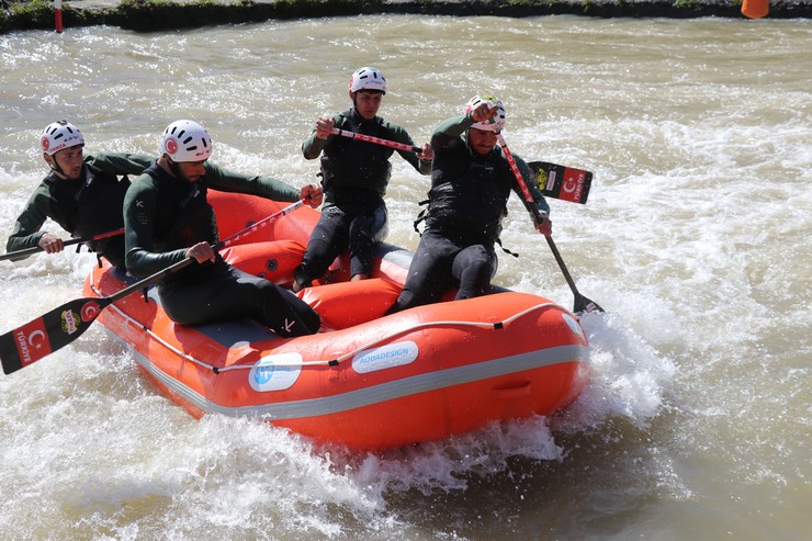 fransada-duzenlenen-dunya-rafting-sampiyonasinda-takim-halinde-ucuncu-olan-23-yas-alti-rafting-milli-takimi-calismalarini-firtina-deresinde-surduruyor-6.jpg