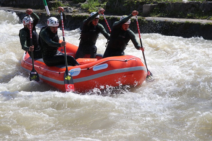 fransada-duzenlenen-dunya-rafting-sampiyonasinda-takim-halinde-ucuncu-olan-23-yas-alti-rafting-milli-takimi-calismalarini-firtina-deresinde-surduruyor-8.jpg