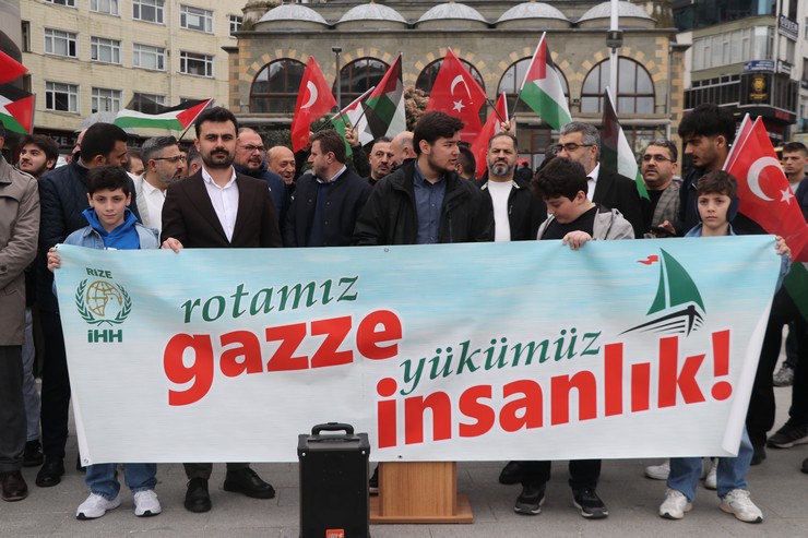 israilin-kuresel-sumud-filosuna-saldirisi-rizede-protesto-edildi-1.jpg