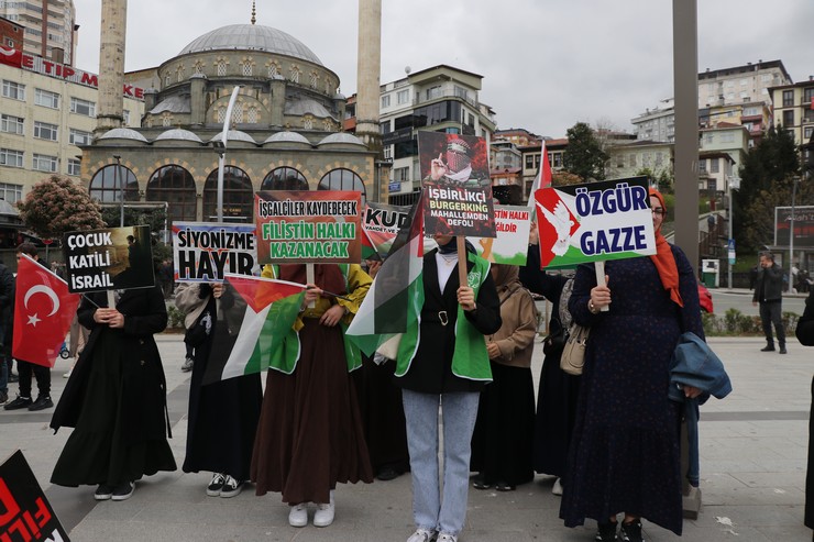 israilin-kuresel-sumud-filosuna-saldirisi-rizede-protesto-edildi-4.jpg