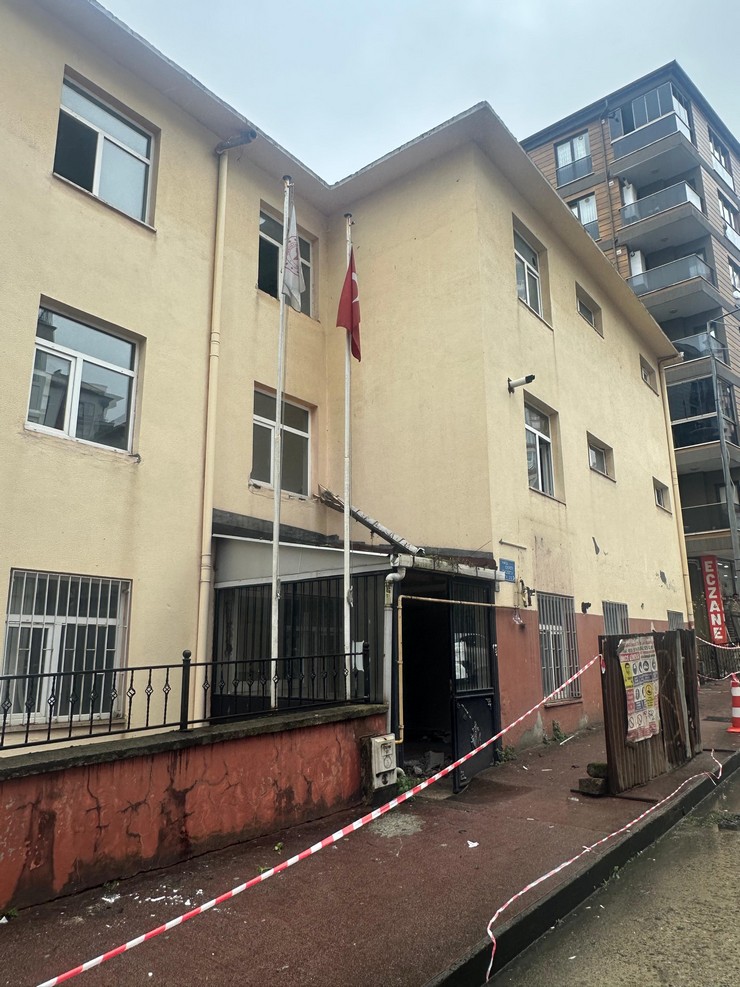 rizede-saglik-tesisleri-hiz-kesmeden-yenileniyor-3.jpg