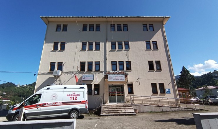 rizede-saglik-tesisleri-hiz-kesmeden-yenileniyor-5.jpg