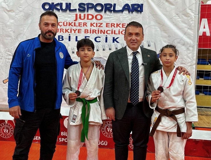 rizenin-minik-judoculari-bilecikte-3-luk-kursusunde-yer-aldi-7.jpg