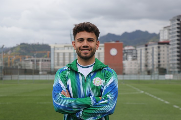 trendyol-super-lig-ekiplerinden-caykur-rizesporun-orta-saha-oyuncusu-mithat-pala-4.jpg