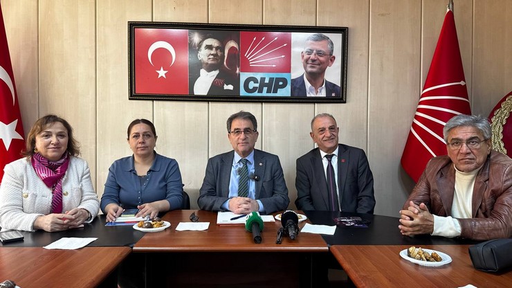chp-rize-il-baskani-saltuk-deniz-9-mayista-genel-baskan-ozgur-ozelin-katilimiyla-gerceklestirilecek-olan-cay-mitingi-oncesi-basinla-bulustu-4.jpg