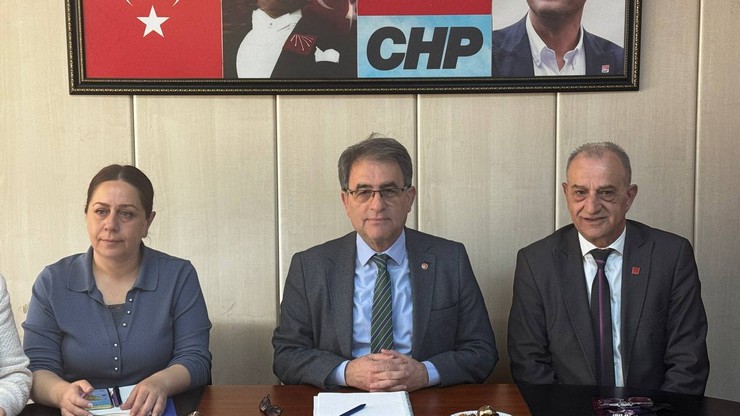 chp-rize-il-baskani-saltuk-deniz-9-mayista-genel-baskan-ozgur-ozelin-katilimiyla-gerceklestirilecek-olan-cay-mitingi-oncesi-basinla-bulustu-9.jpg