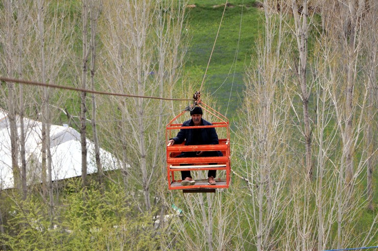 rizede-gordu-vanda-uyguladi-teleferik-sistemi-ile-bahcesine-40-dakika-yerine-40-saniyede-ulasiyor-1.jpg