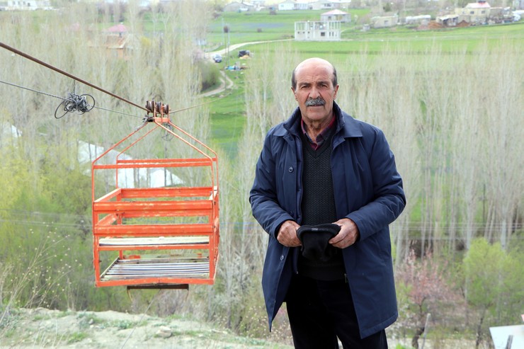 rizede-gordu-vanda-uyguladi-teleferik-sistemi-ile-bahcesine-40-dakika-yerine-40-saniyede-ulasiyor-4.jpg