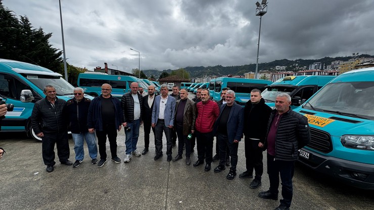 rizede-sehir-ici-ulasimda-koklu-bir-degisiklige-gidildi-s-s-44-nolu-motorlu-tasiyicilar-kooperatifi-fesh-edilerek-s-s-82-nolu-taksi-dolmus-kooperatifi-ile-birlesti-3.jpg