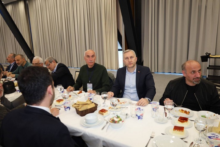 ankarada-rize-ruzgari-vali-baydas-rizeli-burokrat-ve-akademisyenlerle-bulustu-11.jpg
