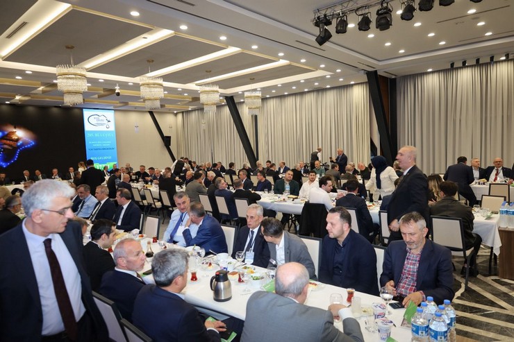 ankarada-rize-ruzgari-vali-baydas-rizeli-burokrat-ve-akademisyenlerle-bulustu-12.jpg