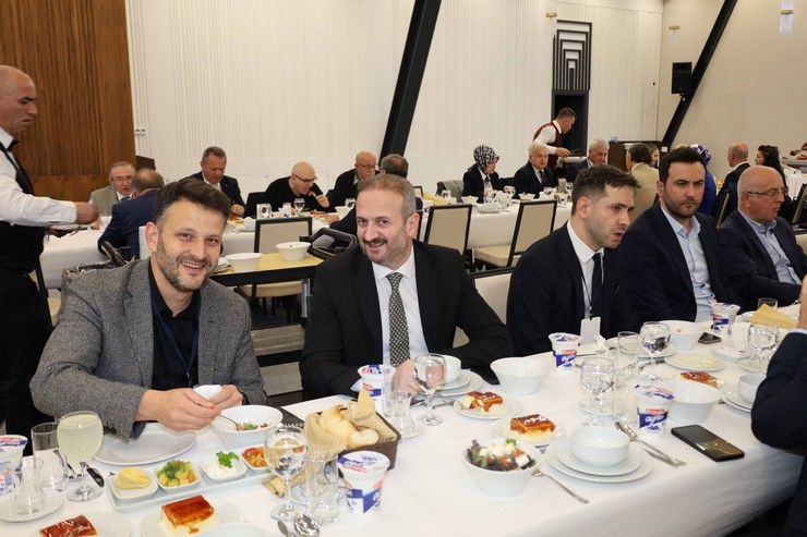 ankarada-rize-ruzgari-vali-baydas-rizeli-burokrat-ve-akademisyenlerle-bulustu-8.jpg