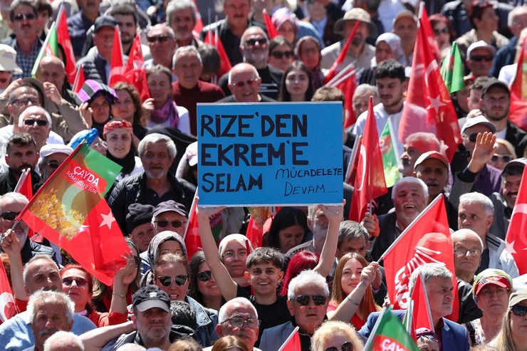 chp-genel-baskani-ozgur-ozel-rizede-duzenlenen-millet-iradesine-sahip-cikiyor-mitingine-katildi-15.jpg